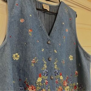 VINTAGE 90’s Floral Vest